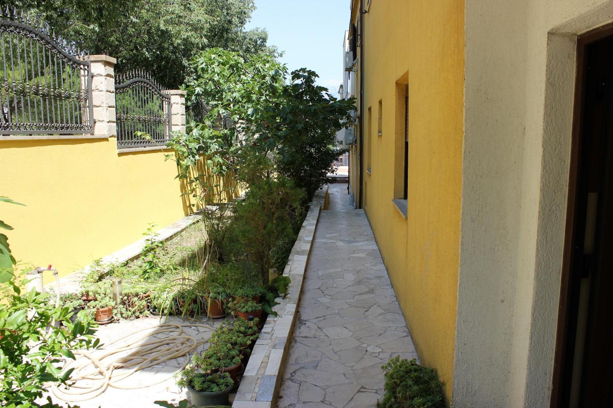 Eros Guesthouse Split Exterior photo